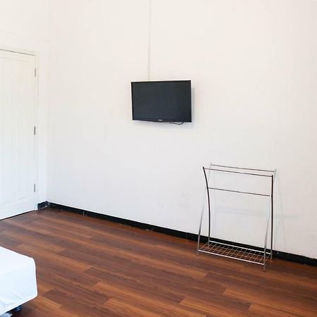 Reddoorz Near Ahmad Yani Airport 3 Hotel Semarang Eksteriør billede