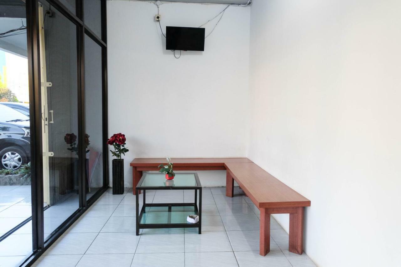 Reddoorz Near Ahmad Yani Airport 3 Hotel Semarang Eksteriør billede