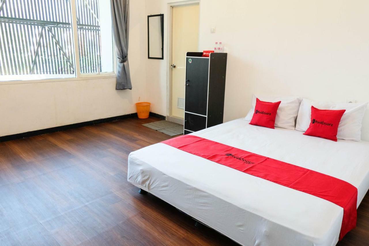 Reddoorz Near Ahmad Yani Airport 3 Hotel Semarang Eksteriør billede