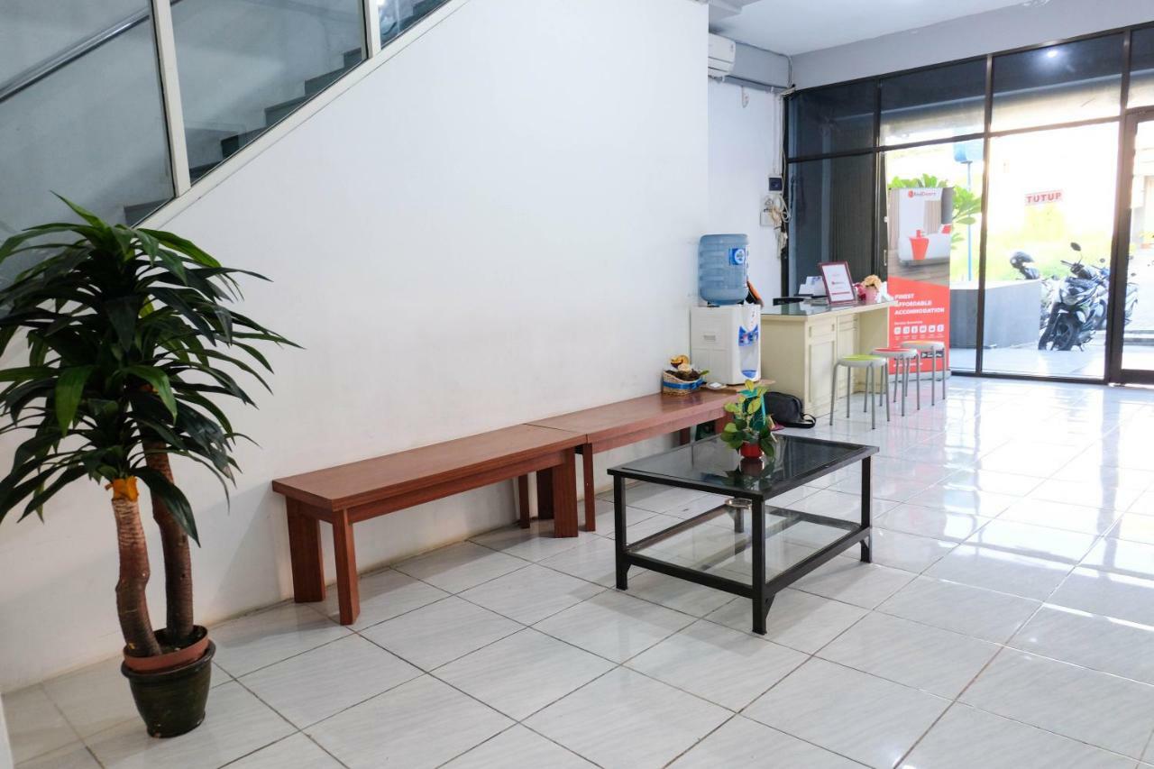 Reddoorz Near Ahmad Yani Airport 3 Hotel Semarang Eksteriør billede