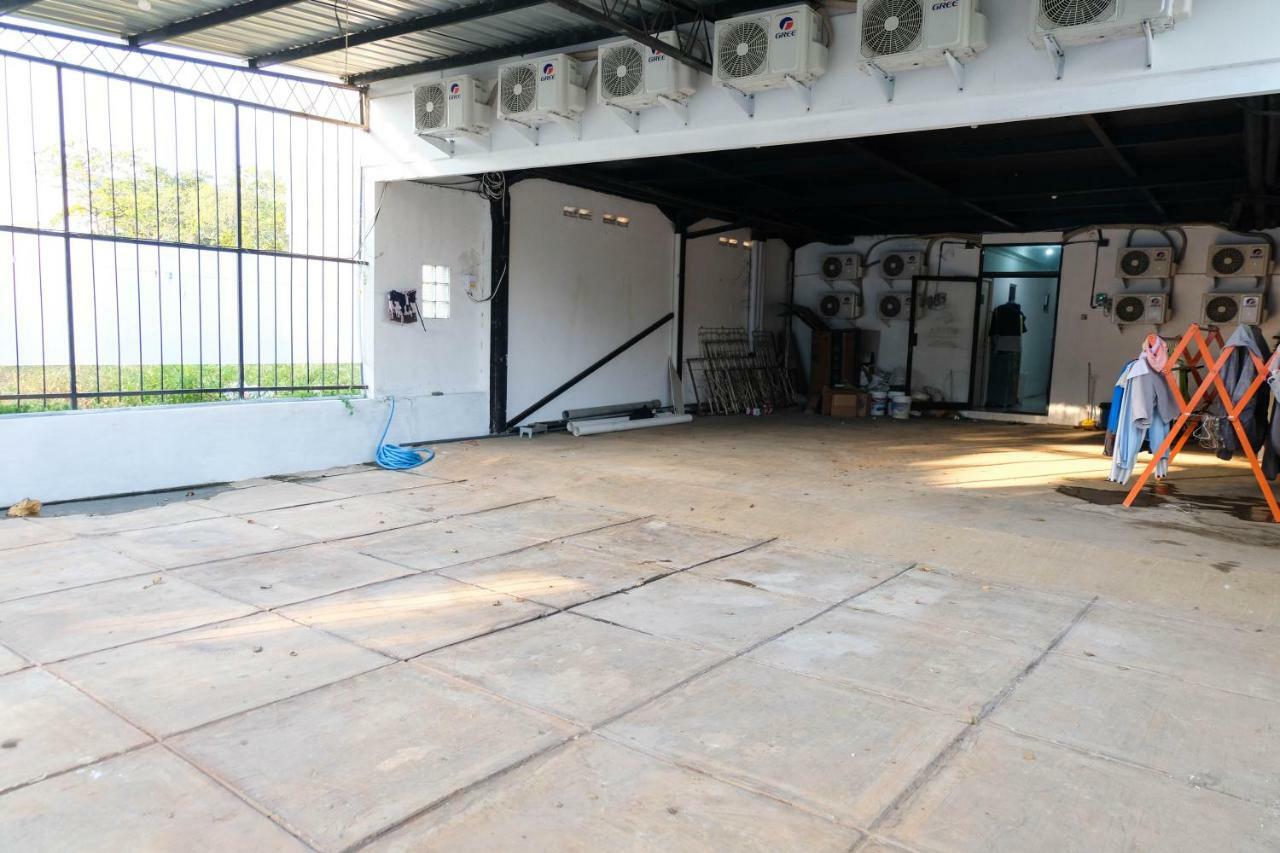 Reddoorz Near Ahmad Yani Airport 3 Hotel Semarang Eksteriør billede