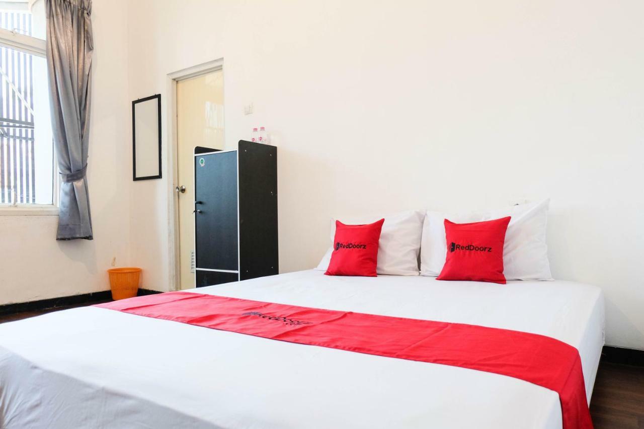 Reddoorz Near Ahmad Yani Airport 3 Hotel Semarang Eksteriør billede