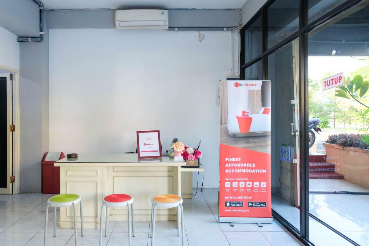 Reddoorz Near Ahmad Yani Airport 3 Hotel Semarang Eksteriør billede