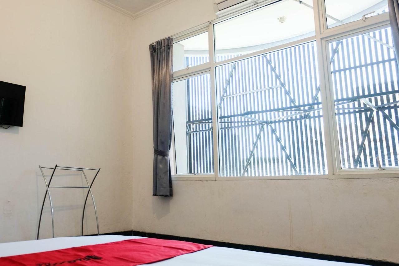 Reddoorz Near Ahmad Yani Airport 3 Hotel Semarang Eksteriør billede