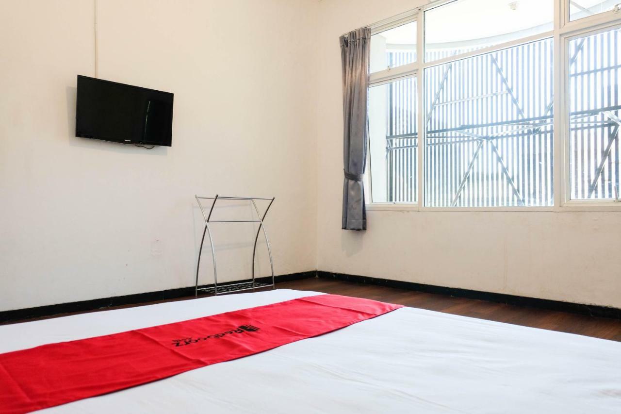 Reddoorz Near Ahmad Yani Airport 3 Hotel Semarang Eksteriør billede