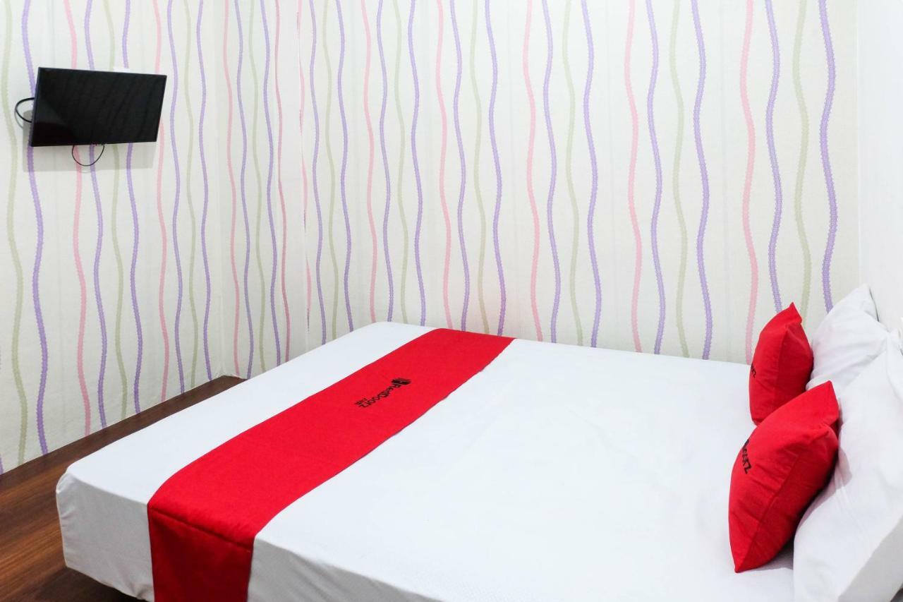 Reddoorz Near Ahmad Yani Airport 3 Hotel Semarang Eksteriør billede