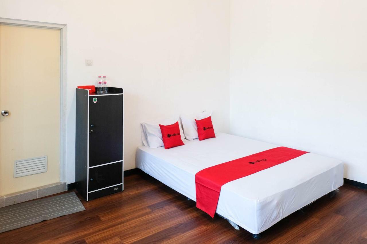 Reddoorz Near Ahmad Yani Airport 3 Hotel Semarang Eksteriør billede