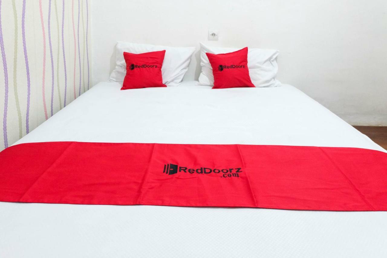 Reddoorz Near Ahmad Yani Airport 3 Hotel Semarang Eksteriør billede